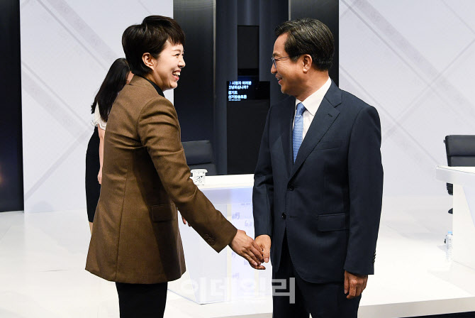 [포토]인사 나누는 김은혜-김동연