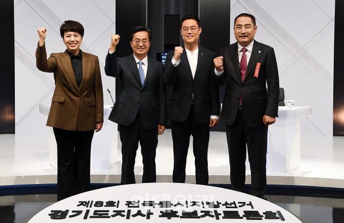 [포토]화이팅 외치는 김은혜-김동연-황순식-강용석 경기도지사 후보들