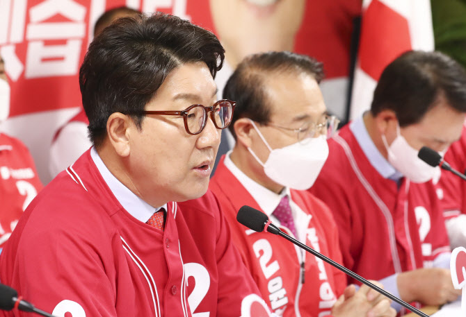 권성동 "윤종원, 당이 반대하는 인사…정부에 할 말은 하겠다"
