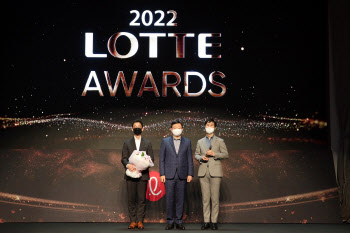 신동빈 회장, 롯데 브랜드 가치 향상 직원에 포상