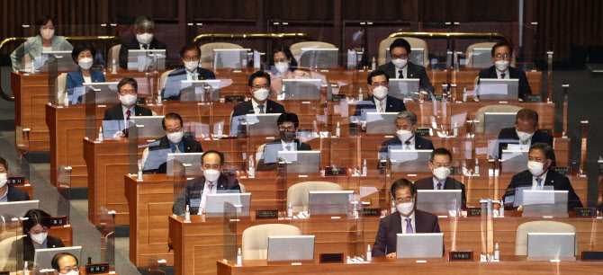 [속보]손실보상 추경안, 예결위 통과…곧 본회의서 의결