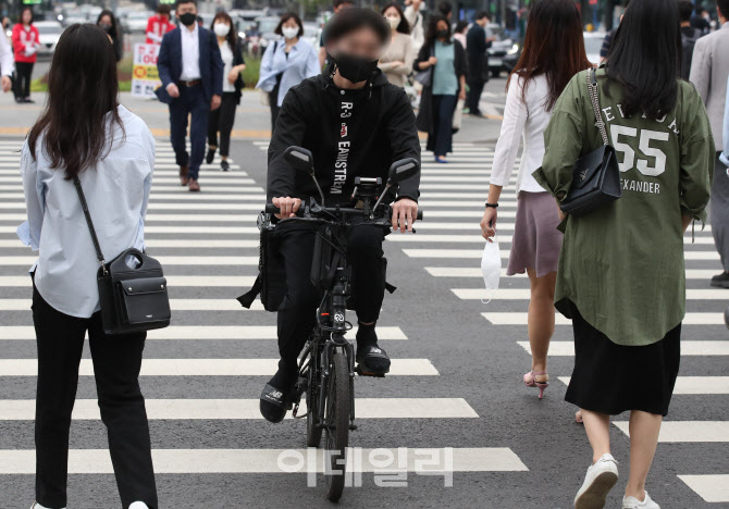 [포토]자전거 횡단보도 주행은 단속 대상