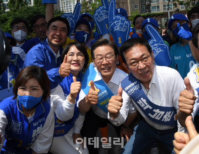 [포토]이재명, '박남춘 후보와 엄지척'