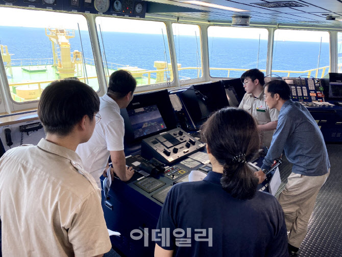 ‘선박도 자율운항 시대’...HD현대 아비커스, 세계 최초 대양횡단 성공