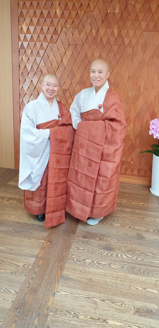 "사찰음식과 함께 정진할 것"…정관·우관스님, 명장 됐다