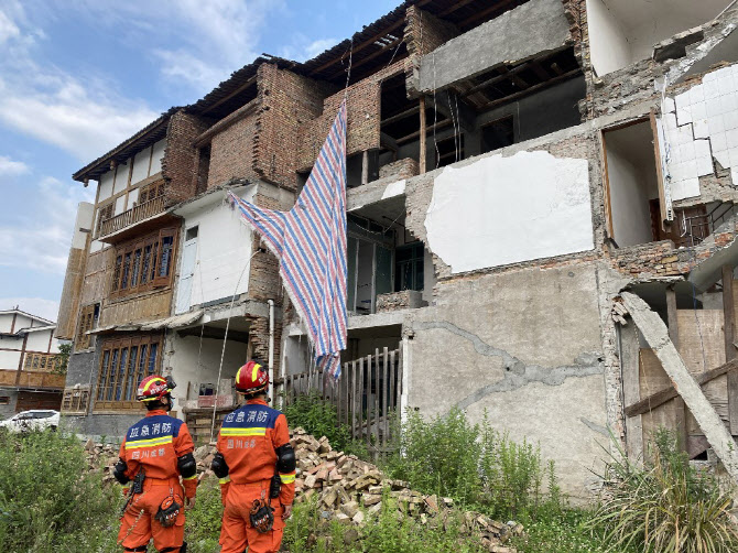 쓰촨성 지진 사상자 44명으로 늘어…1700가구 피해