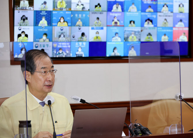 한 총리 “인천공항 항공규제 및 해외입국자 격리의무 해제”(상보)