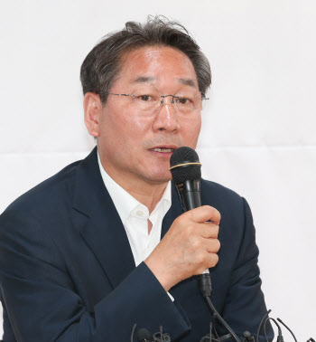 유정복 당선인, 인수위원장에 정유섭 전 의원 임명