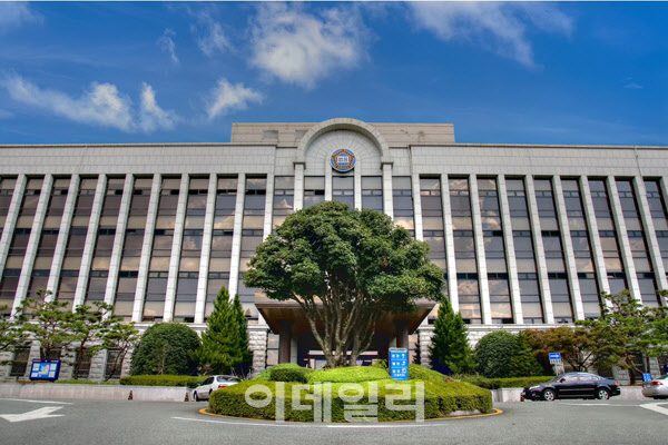 "왜 안 만나줘" 교제 거절 60대女 살해 70대에 징역 25년