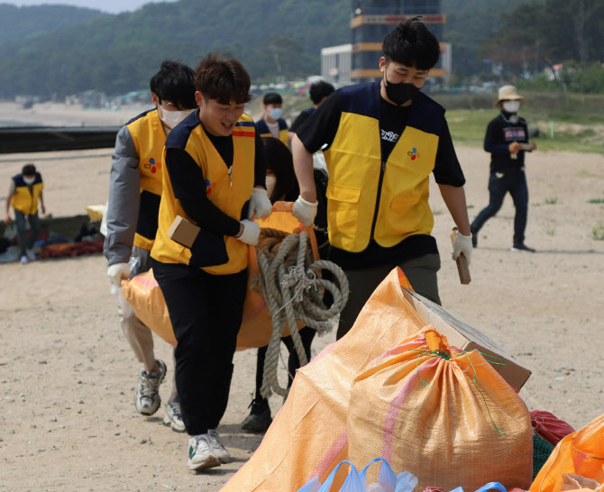 CJ제일제당, 환경의 날 기념 인천 앞바다 정화 활동 실시