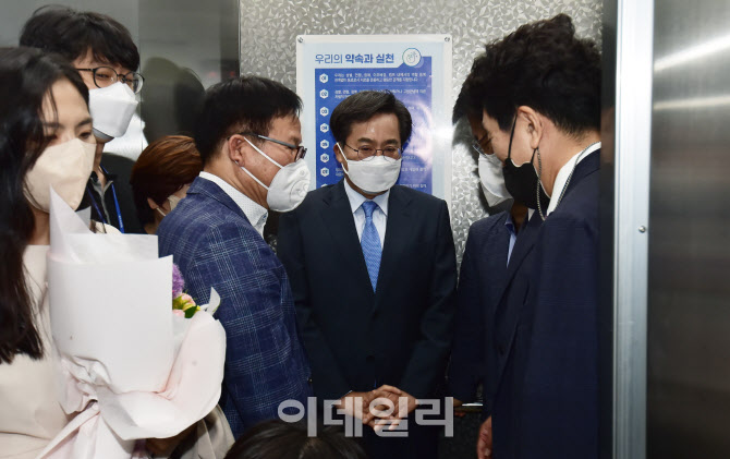 [포토]더불어민주당 찾은 김동연 당선인