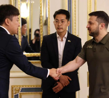이준석, 젤렌스키에 전한 작별 인사…"우크라이나에 영광을"