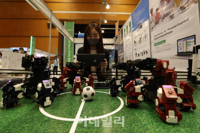 [포토]로봇으로 축구차는 시대