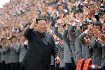 北김정은, 노동당 전원회의서 대남·대미 침묵 깨나
