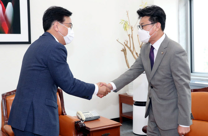 與, 후반기 상임위 간사 확정…'법사위 줄다리기' 野 압박