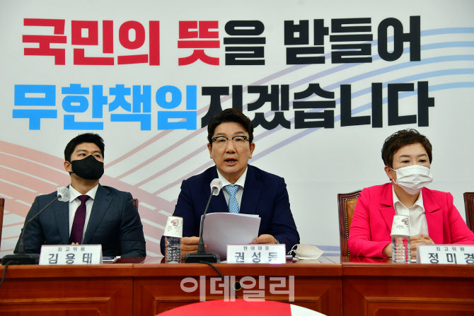 [포토]권성동, '민주당, 헤이트 스피치 금지 대신 강성 팬덤 먼저 결별해야'