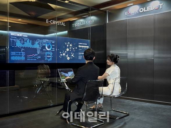 "투명 파티션에 투명 갤러리까지" LGD, 신개념 OLED 솔루션 공개