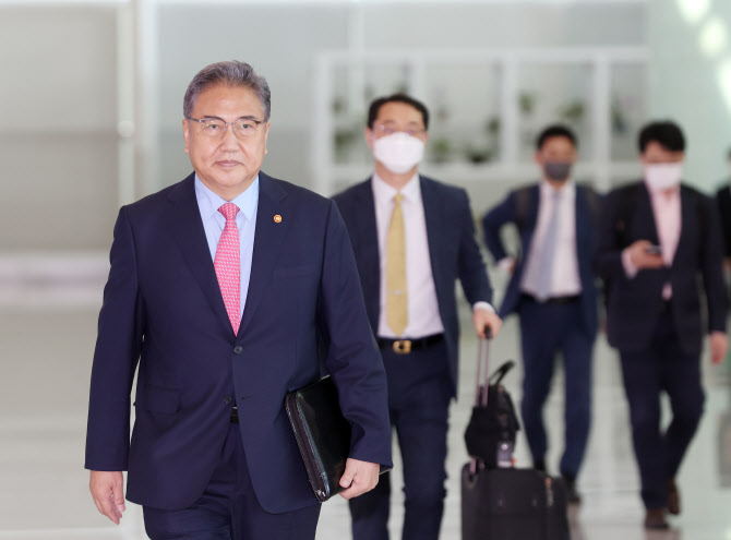 '미국行' 박진 "북한 핵·위협 공조방안 논의할 것"