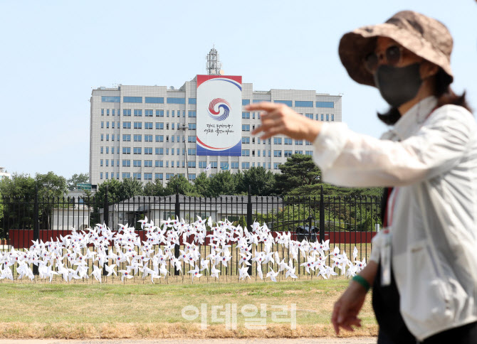 [포토]용산공원 시범 개방 첫 주말···시민들 기대감 '가득'