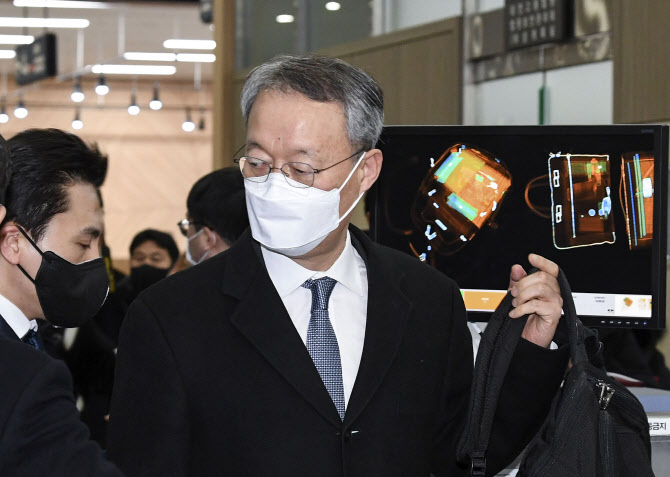 [속보] 검찰 '산업부 블랙리스트' 백운규 전 장관 구속영장 청구