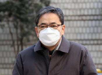 곽상도 아들, 화천대유 법카로 5100만원 쓰고 5억원 빌려썼다