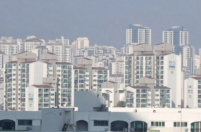 “한국, 빚 증가 속도 빠르다…10년 뒤 국가신용등급 강등 가능성”