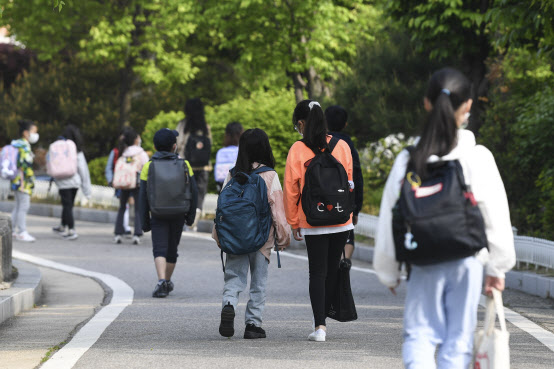 특강·설명회…여름방학 앞두고 활기 되찾은 교육 시장