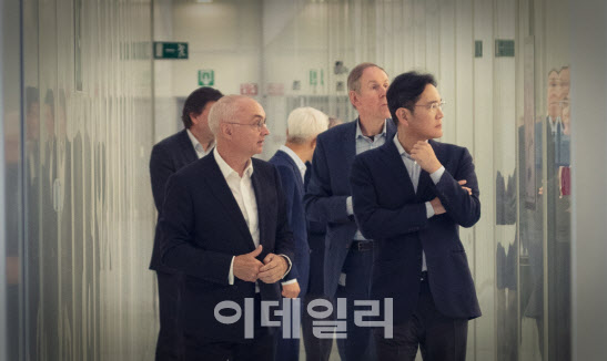 ASML 이어 '아이멕' 찾은 이재용, 반도체 미래기술 논의