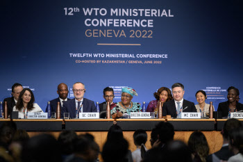WTO "개도국에 코로나19 백신 지재권 유예하기로"