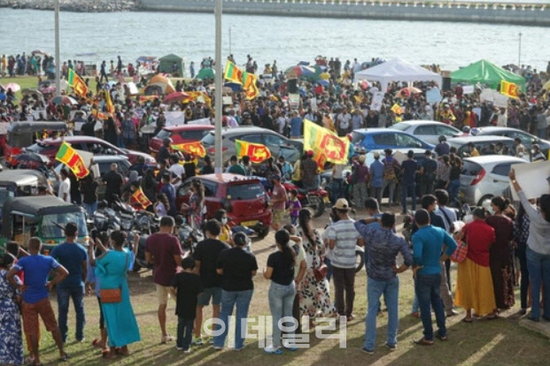 스리랑카 학교·관공서도 2주간 문닫아…경제난 심화