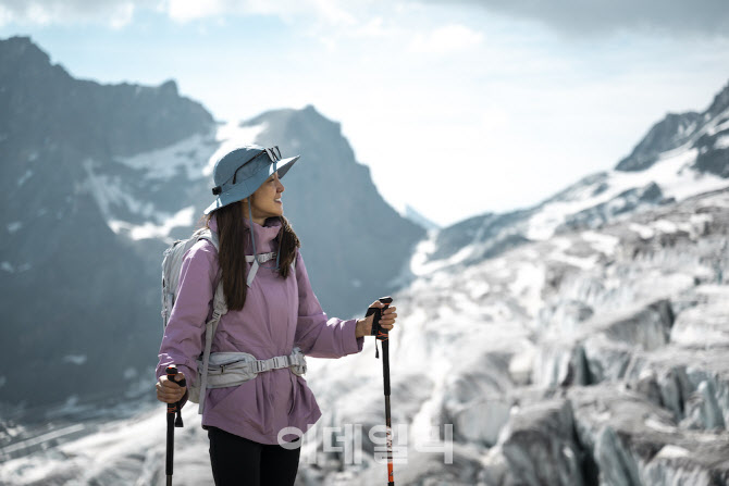 배우 이시영, 스위스서 여성 산악인들과 세계 기록 수립