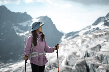 배우 이시영, 스위스서 여성 산악인들과 세계 기록 수립