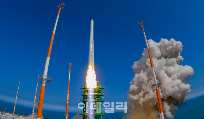 [포토]우리 힘으로 '우주독립'…누리호 2차 발사 성공