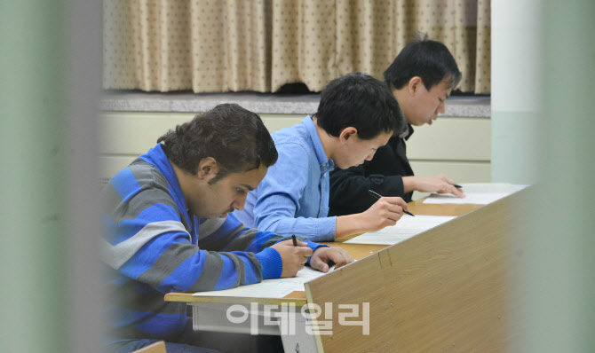 홍콩 대입 시험에 한국어 포함…베트남 등 이어 9번째