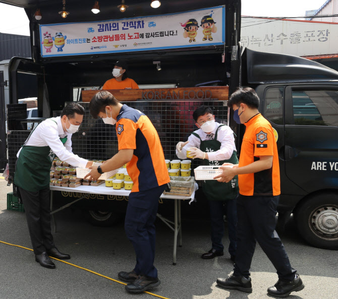 하이트진로, 부산소방본부 산하 6개 소방서 간식차 지원