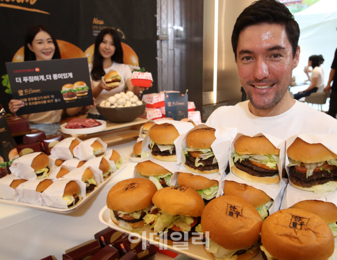 [포토] 롯데리아, 더블 한우불고기 버거 출시
