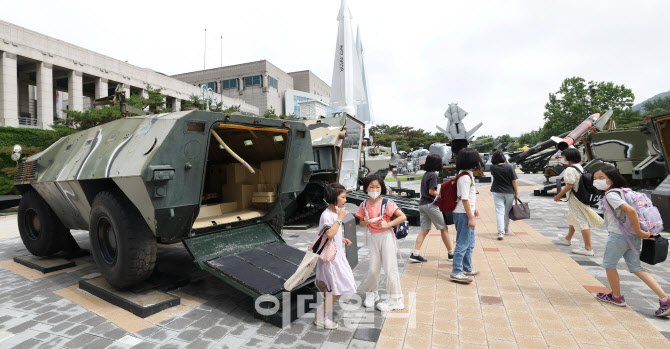 [포토]한국전쟁 배우는 어린이들