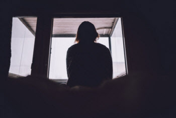 "다음 생엔 좋은 부모를…" 발달장애 딸 살해한 말기암母, 징역 6년