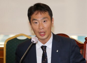 이복현 금감원장 "자본시장 안정 도모·투자자 보호" 강조