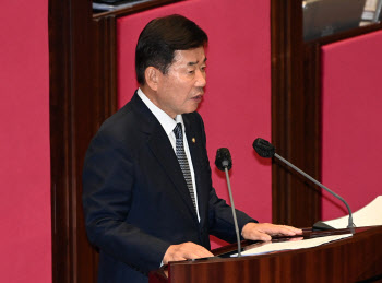 `미스터 튜너` 신임 국회의장 김진표 "임기 내 개헌 이룰 것"[전문]