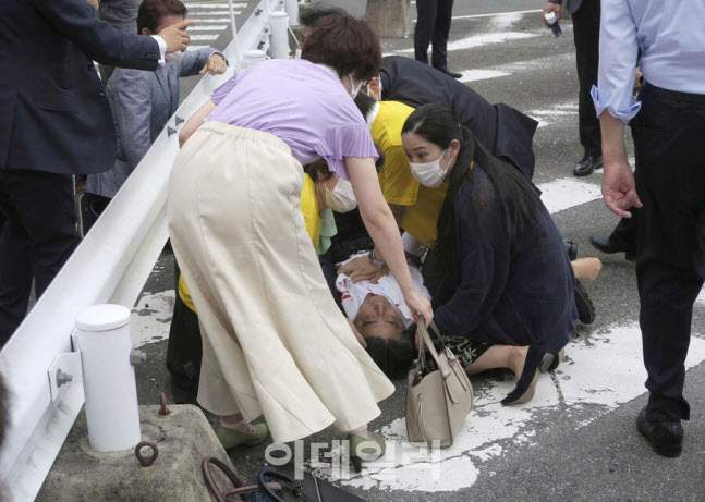 외교부, 아베 사망에 "위로 표해…폭력적 범죄행위 강력 규탄"