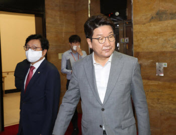 권성동 "이준석, 6개월 뒤 복귀 가능…당 위한 길 숙고해야"