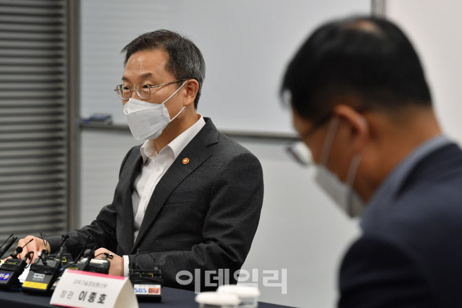 [포토] 통신3사 간담회 참석한 이종호 과학기술정보통신부 장관