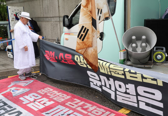 서울의소리, 尹 자택 앞 시위 잠정 중단…14일까지
