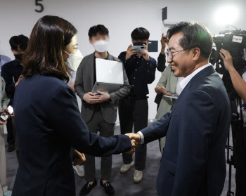 이재명과는 책임공방 박지현, 김동연과 만나 웃으며 한 말은?