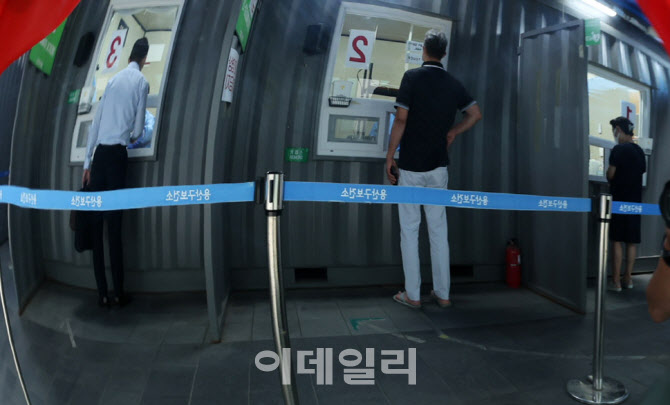 [포토]BA.5 습격에 하루 코로나 확진자 3만7100명…'재유행' 본격화