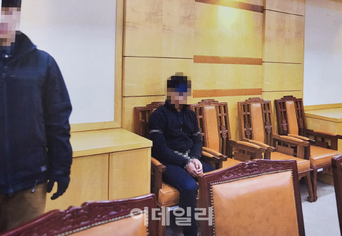 통일부, 前정부 탈북 어민 강제 북송 잘못됐다며 사진까지 공개