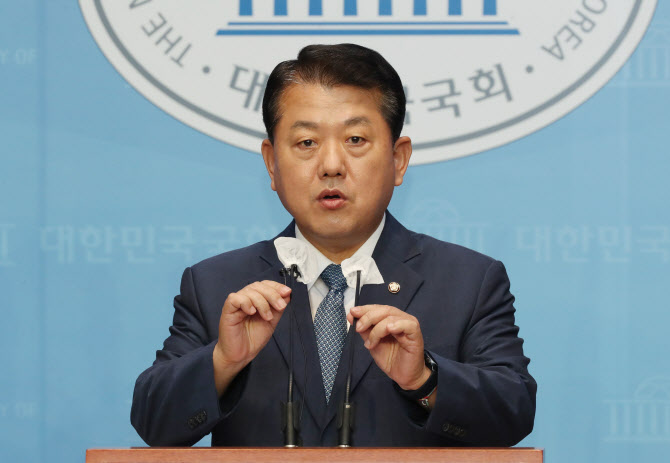 野, `탈북어민 북송` "16명 살해 흉악범을 국민으로 받아야 하나"