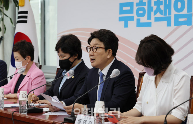 [포토]권성동, 'KBS, MBC는 노조가 좌지우지...與, 방송장악 방법 없다'