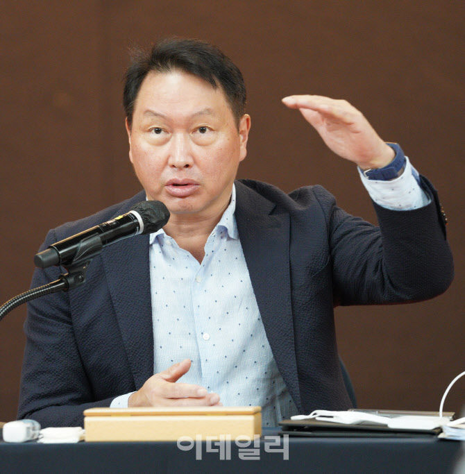 "韓기업 위기에 강해, 투자계획 철회 없다"…최태원의 단언(종합)